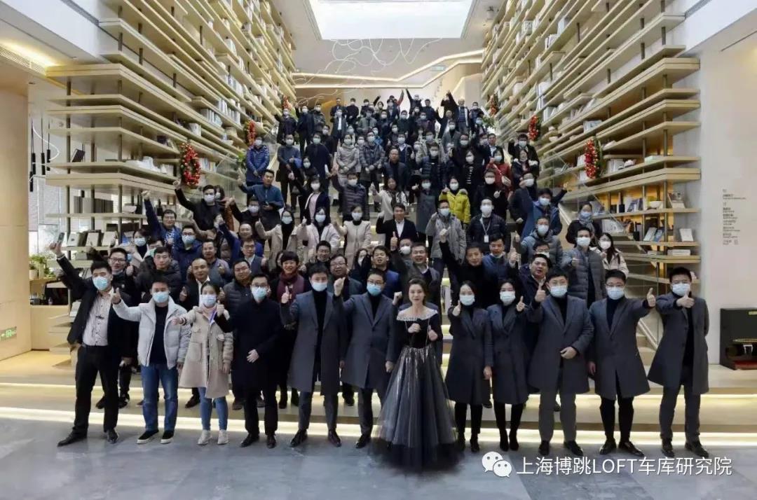 邢台全国一百多人在华侨城汉口道6号参观研讨LOFT专利车库技术！
